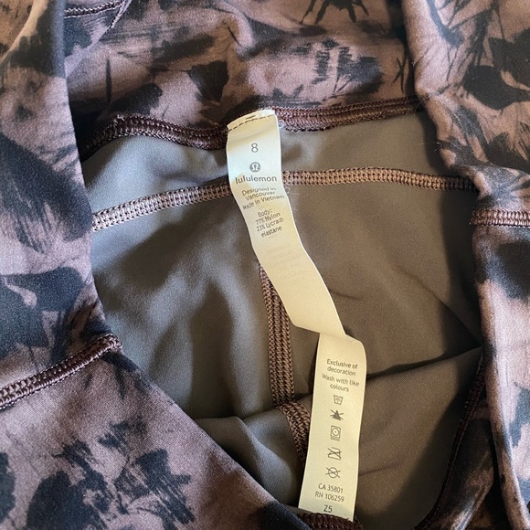 Lululemon in movement legging - Picture 2 of 4